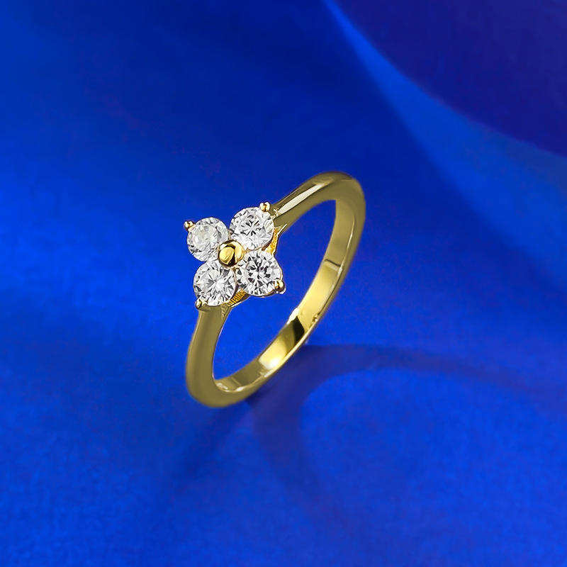 R1493 golden clover ring