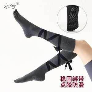 Chaussettes de yoga féminines antidérapantes professionnelles Sports Pilates Indoor Fitness Chaussettes longues Chaussettes pour femmes - Product Image 1