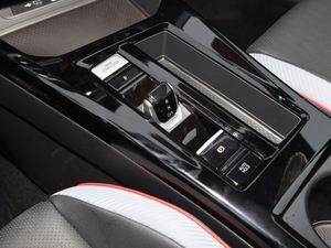 VK <span class=keywords><strong>Lando</strong></span> 1.4T Sedán de Alta Velocidad 200km/h, <span class=keywords><strong>Auto</strong></span> de Gasolina con Caja de Cambios Automática, Precio Económico - Product Image 4