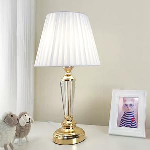Lampe de table en cristal de luxe haut de gamme, simple, moderne, chaleureuse et romantique, idéale pour une chambre à coucher féminine et tendance sur Instagram. - Product Image 3