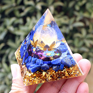 Pirámide de Resina Epoxi con Flor de Loto Azul, Adorno de Resina para Feng Shui, Decoración para el Hogar, Escritorio, Sala de Estar - Product Image 2