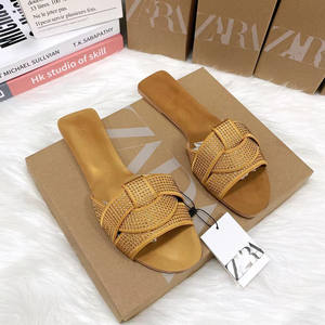 Babouches pour femmes, Babouches de créateur, Nouveaux styles, Babouches compensées Bridget de luxe en peluche ZA - Product Image 6