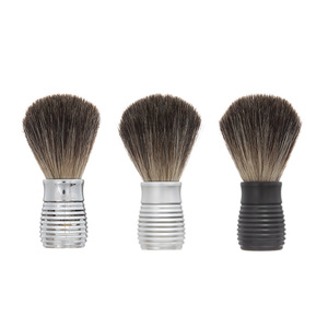Brosse à barbe en nylon, manche en aluminium, finition mate argentée et noire brillante, 10 cm, pour homme, pour le rasage et l'hydratation - Product Image 2