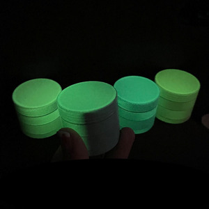 Moulin à herbes en aluminium 4 couches 63 mm, finition mate, avec revêtement en caoutchouc céramique ultra-doux et luminescent, <span class=keywords><strong>pour</strong></span> cigarettes - Product Image 1