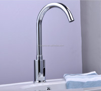 Robinet automatique sans contact à capteur infrarouge, finition chromée en laiton, robinet de lavabo pour salle de bain avec contrôle de l'eau chaude et froide