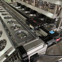 Machine automatique de remplissage et de scellage de gobelets pour yaourt, fabriquée en usine d'origine, pour confiseries et chocolat.