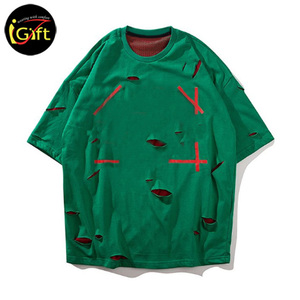 Camiseta de corte regular unisex para hombre, diseño de impresión personalizado, patrón de letras verdes con agujeros propios, MOQ pequeño, tela de punto 100% algodón - Product Image 1