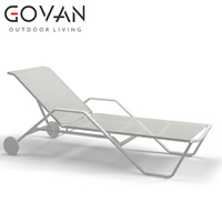 Chaise longue d'extérieur au design moderne avec cadre en aluminium résistant à l'eau avec deux roues piscine côté plage chaise longue pour hôtels