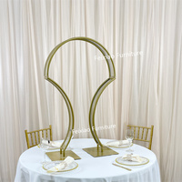 Prix d'usine Hôtel Événements de fête de mariage Arche Forme Table Pièce maîtresse Meubles Or Fer Fleur Stand