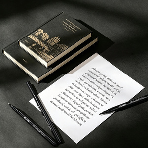 Set di 6 Penne Calligrafiche di Alta Qualità con Punta a Pennello e Inchiostro Nero, Personalizzabili con LOGO, <span class=keywords><strong>per</strong></span> <span class=keywords><strong>Lettering</strong></span>, Disegno e Illustrazioni - Product Image 3