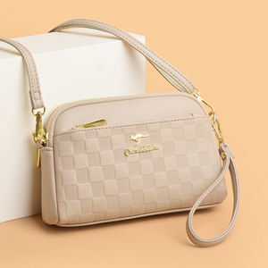 Sac à bandoulière tendance et décontracté pour femmes. Il est fabriqué en matériau PU à motifs géométriques. Convient à un usage quotidien.2883 - Product Image 3