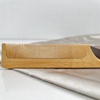 Brosse à cheveux en bambou de haute qualité en gros personnaliser l'hôtel en utilisant des outils de beauté de style antistatique fait à la main longue queue de rat peigne