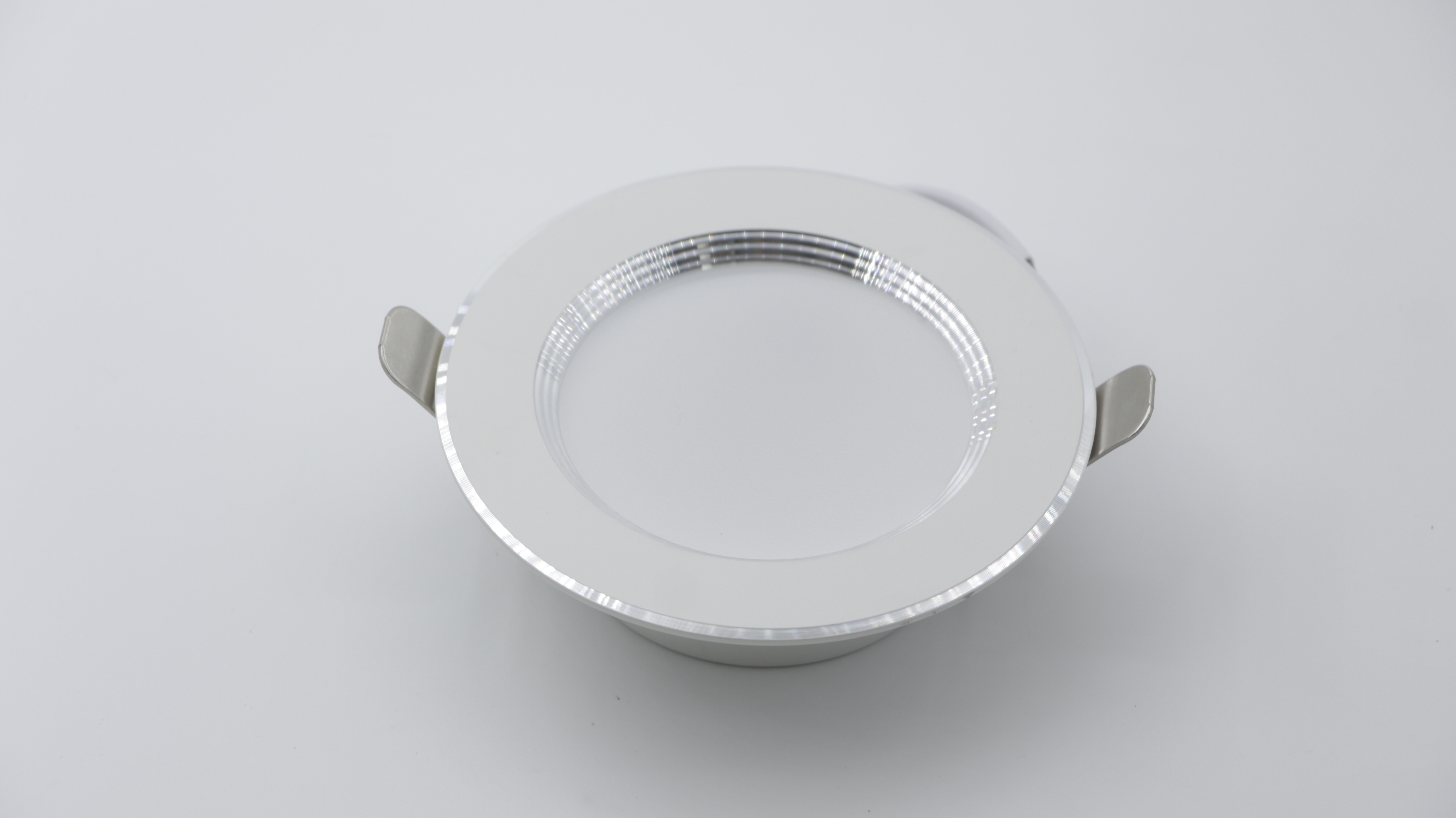 ขาว + เงิน