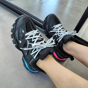 Zapatillas Deportivas de Alta Calidad, Diseño de Marca, Moda de Lujo para Mujer, Transpirables, Estilo Casual para Caminar, Zapatos para Hombre con Luces - Product Image 1