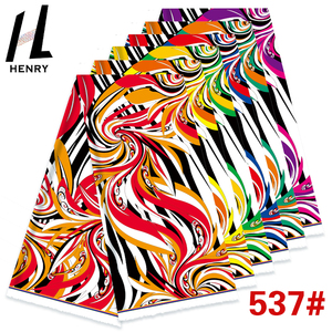 <span class=keywords><strong>Henry</strong></span> Big Floral Pattern Design <span class=keywords><strong>Fond</strong></span> noir Tissu imprimé de couleur vive pour robe Mumu - Product Image 4