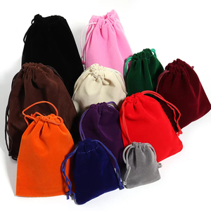 Sac à cordon en velours avec logo personnalisé, pochette en suède et flanelle pour bijoux, sacs anti-poussière en velours pour cadeaux et rangement de bonbons - Product Image 2