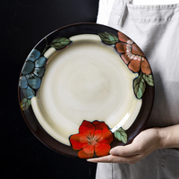 Assiette de présentation en céramique grès à motif floral dessiné à la main, technologie de glaçure rétro, écologique et durable, pour plats principaux de fête