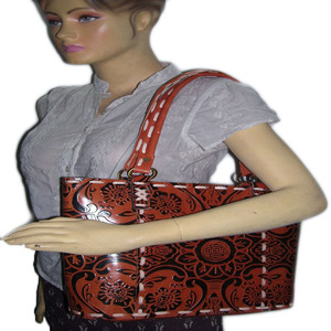 Sac fourre-tout tendance en PU fait main avec motif floral, design orange et noir pour un usage quotidien - Product Image 4