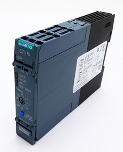 3RM1002-3AA04 3RM1002 3AA04 Module de commande d'automatisation industrielle pour démarreur de moteur, équipement électrique basse tension - Product Image 1