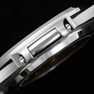 Elegante Reloj Octagonal Color Platino con Esfera Ondulada, Perfil Ultrafino, Perfecto para Eventos Ejecutivos y de Negocios - Product Image 6