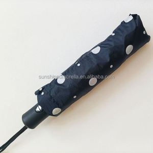 Parapluie pliant automatique à pois, revêtement noir, anti-UV, double usage soleil/pluie, coupe-vent, 3 plis, portable, imprimé - Product Image 3