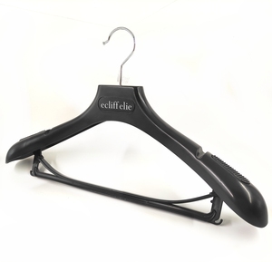 Móc Treo Quần Áo Bằng Nhựa Mới Có Logo Tùy Chỉnh Móc Treo Quần Áo Bằng Nhựa Cao Su Màu Đen - Product Image 5