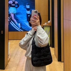 <span class=keywords><strong>Sac</strong></span> à <span class=keywords><strong>main</strong></span> mini bandoulière Designerquilty Pleasures 5L pour <span class=keywords><strong>femme</strong></span>, automne/hiver, broderie, style sportif, pratique - Product Image 4