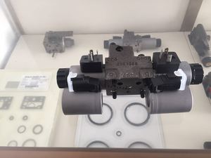 Vannes de commande hydrauliques en fer A4VG71 EZ 2040533 pour pompes de machines de construction A4VG universelles (pièces de rechange) - Product Image 1