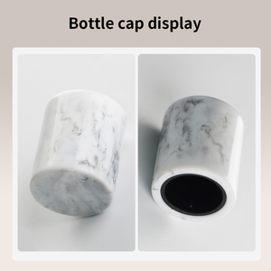 Flacon de <span class=keywords><strong>parfum</strong></span> de luxe 30 ml en verre transparent carré plat avec bouchon marbré, pulvérisateur à pompe, rechargeable, impression sérigraphique, gravure, finition argentée - Product Image 6