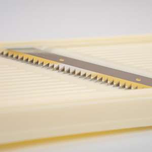 เครื่องหั่นผักแบบแมนโดลีนสำหรับใช้งานกลางแจ้ง พร้อมที่ครอบมือแบบจดสิทธิบัตร ความหนา 2.5 มม. หั่นแบบจูเลียนน์ ระดับมืออาชีพ - Product Image 4