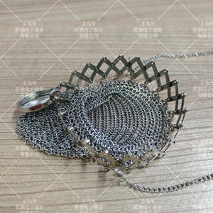 พวงกุญแจ LED ลายการ์ตูนอังกฤษยุค 1920 ทำมือ พร้อมคุณสมบัติความปลอดภัย รูปแบบตุ๊กตา หล่อจากทองแดง - Product Image 4