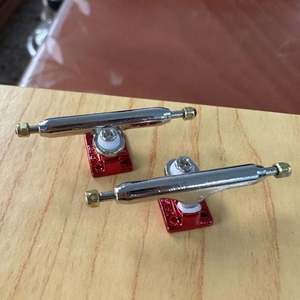 Truck de Aleación para Fingerboard de 32mm y 34mm a Bajo Precio con Tuercas de Bloqueo - Product Image 6