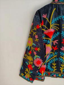 Veste bomber classique en velours Suzani style bohème, broderie florale, réversible, respirante, écologique, prête pour l'hiver - Product Image 2