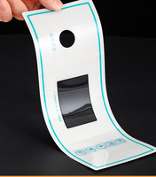 Étiquettes suspendues personnalisées de luxe pour vêtements de la marque ZHEHAN, en papier gaufré, avec logo personnalisé et design concave-convexe