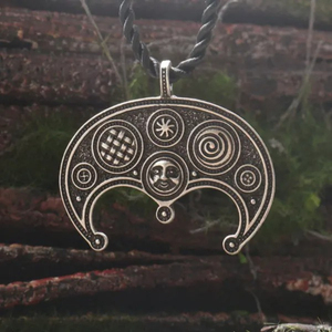 Collar con Colgante Lunula Eslava para Mujer, Joyería Vikinga Nórdica, Amuleto de Luna Eslava, Talismán Pagano, Regalo para Ella - Product Image 5