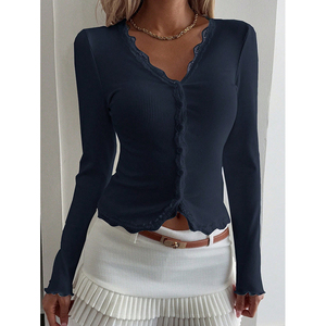 Nuova Collezione Autunno Inverno 2026: T-shirt Casual da <span class=keywords><strong>Donna</strong></span> a Maniche Lunghe <span class=keywords><strong>con</strong></span> Scollo a V, Elegante Pizzo, <span class=keywords><strong>Bottoni</strong></span> Frontali e Dettagli in Tessuto Morbido a Costine - Product Image 4