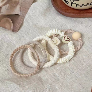 Juego de lazos para el cabello minimalistas de estilo coreano, 5 uds., accesorios para cola de caballo de tela de alta elasticidad con diseño en forma de corazón para uso diario - Product Image 3