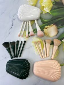Hot Selling Small Beauty Cosmetic <strong>Brushes</strong> Portable Travel Size Makeup <strong>Brushes</strong> <strong>Mini</strong> Set With Case 5PCS Built-in Mirror