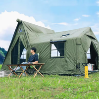 Tente de camping gonflable de couleur verte avec deux chambres