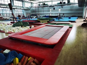 Trampolín de <span class=keywords><strong>gimnasia</strong></span> profesional directo de fábrica adecuado para niños adultos entrenamiento de <span class=keywords><strong>gimnasia</strong></span> barato elástico de alta seguridad - Product Image 4
