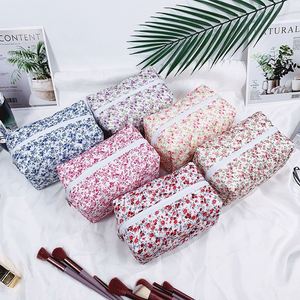 Bolsa de Maquillaje Floral Personalizada, Bolsa Pequeña con Cierre, Linda Bolsa Cosmética Acolchada para Mujer - Product Image 2