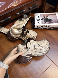 2026 nouveau printemps et été mode sport Sprint chaussures de <span class=keywords><strong>basket</strong></span>-ball Badminton volley-ball chaussures pour femmes - Product Image 3