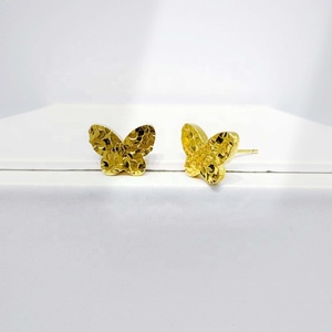 Pendientes de cobre chapados en oro pequeños y baratos al por mayor, con diseño de trébol, bonitos y únicos, joyería de moda india para niñas - Product Image 2