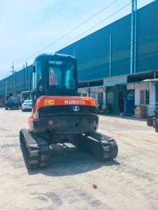รถขุดขนาดเล็ก Kubota U55-4 น้ำหนัก 5.5 ตัน แบบตีนตะขาบ พร้อมบุ้งกี๋ขุดขนาด 0.22 ลูกบาศก์เมตร อุปกรณ์ก่อสร้างมือสอง - Product Image 4