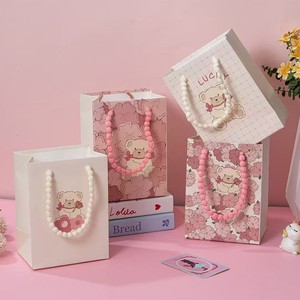 Sac cadeau Lucky Cat en papier avec poignée en perles pour emballage de cadeaux de fête d'anniversaire - Product Image 2