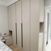 Armoire à étagères ouvertes, style minimaliste Japandi, MDF blanc, chambre principale, taupe, bouleau rustique