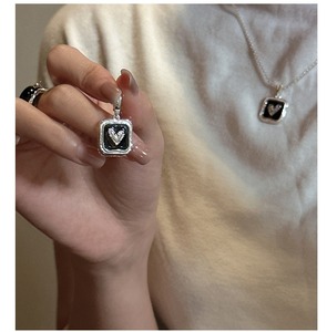 S925 เงินสเตอร์ลิง สไตล์เกาหลี ดีไซน์เฉพาะตัว จี้รูปหัวใจด้านข้าง เรียบง่าย แฟชั่น เครื่องประดับบุคลิกภาพ ขายส่ง - Product Image 2