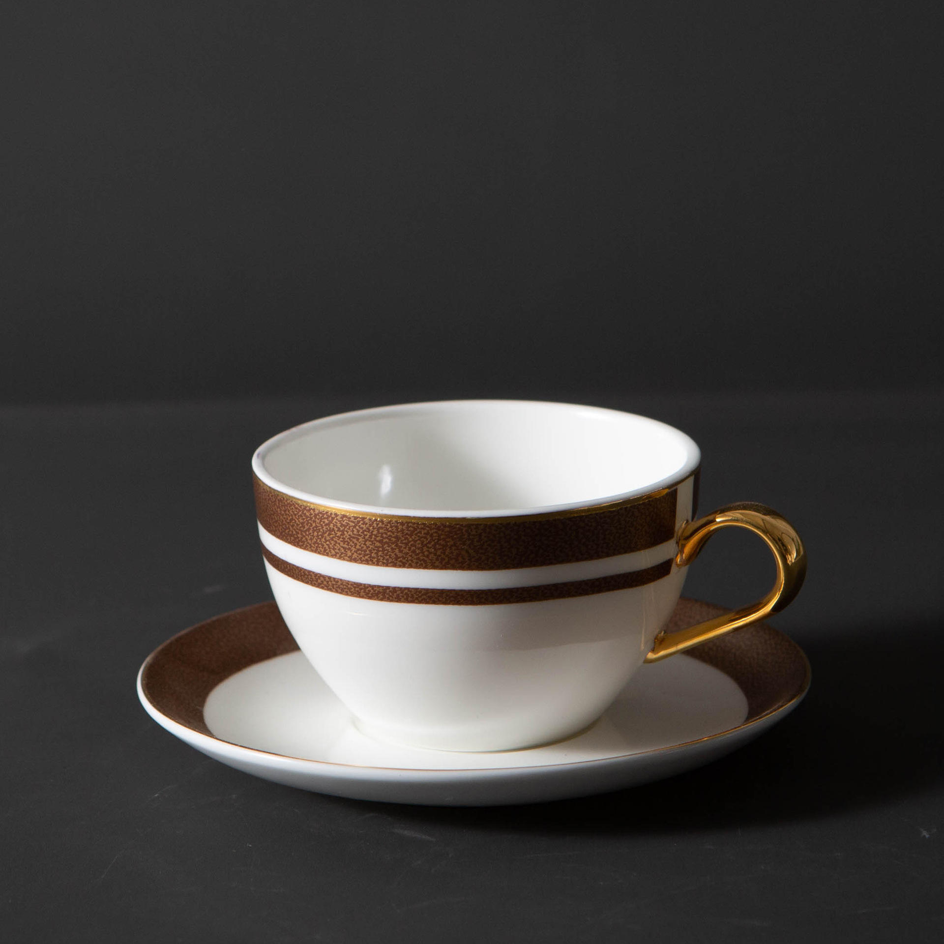 Tasse à thé avec soucoupe