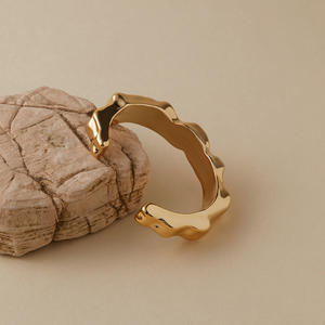 Bracelets en acrylique à manchette ouverte, texture asymétrique creuse, bracelet vintage, bijoux unisexe - Product Image 2