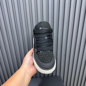 Chaussures de marche et de loisirs de luxe pour hommes, noir et blanc, collection 2026, design de créateur - Product Image 2